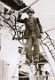 Rio di Ponte S.Nicolò (Pd),1950 'contadin sora el scaeon par bruscar ea pergoa' (di Andrea e Illario) (Adriano Danieli)